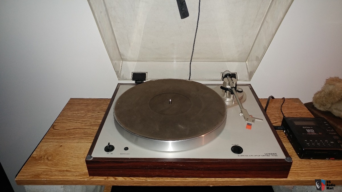 1406958-luxman-pd290-turntable.jpg
