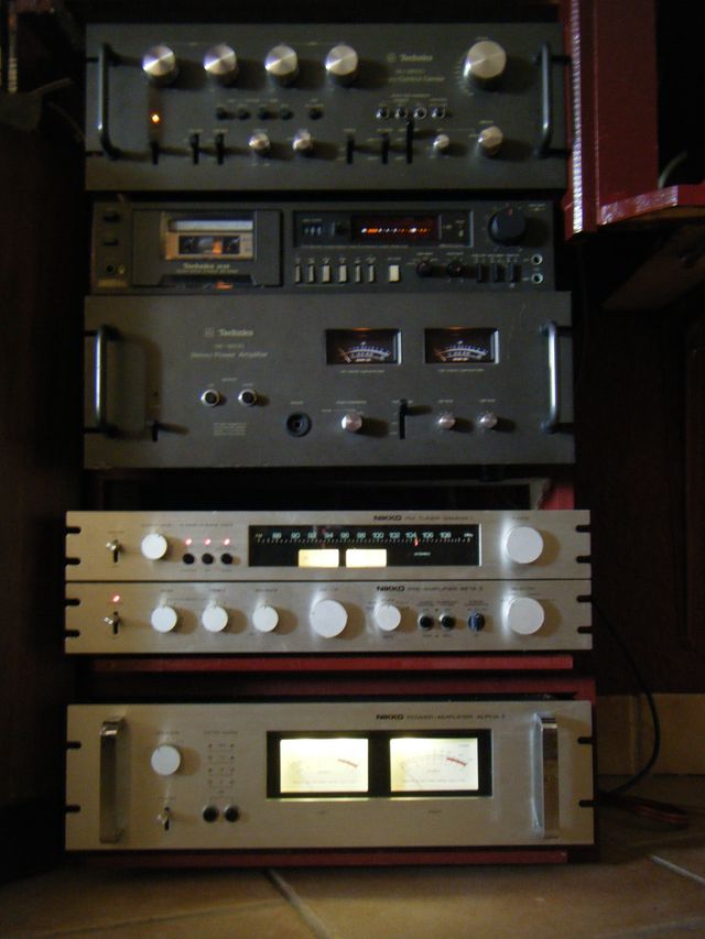 951967NIKKOREDUIT2.jpg