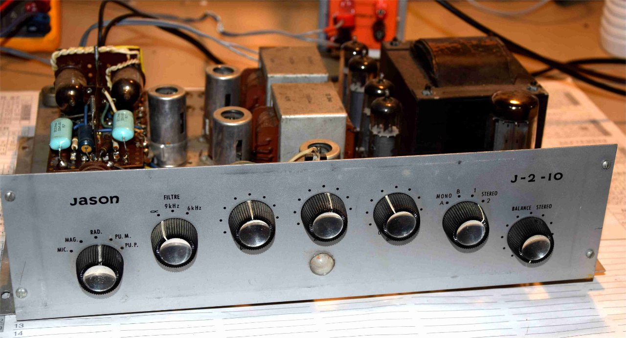 LA face avant est bien identique au modèle déjà présentée dans ce forum, mais le châssis est bien différent !