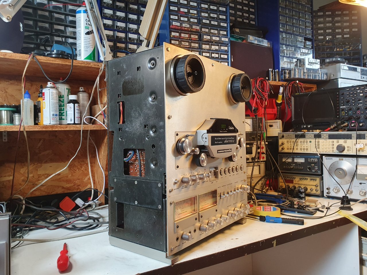 Machine sans les panneaux en bois