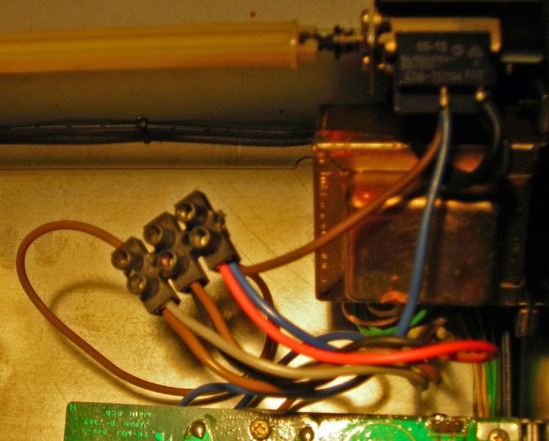 Attention, c'est du 220V.