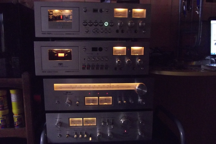 L'ensemble dans le noir