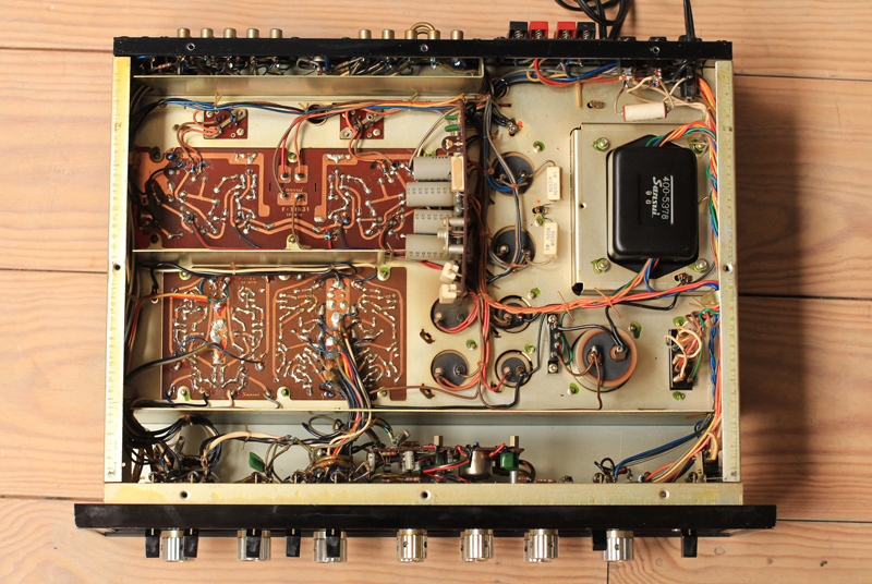 Sansui AU-777a - Dessous ouvert