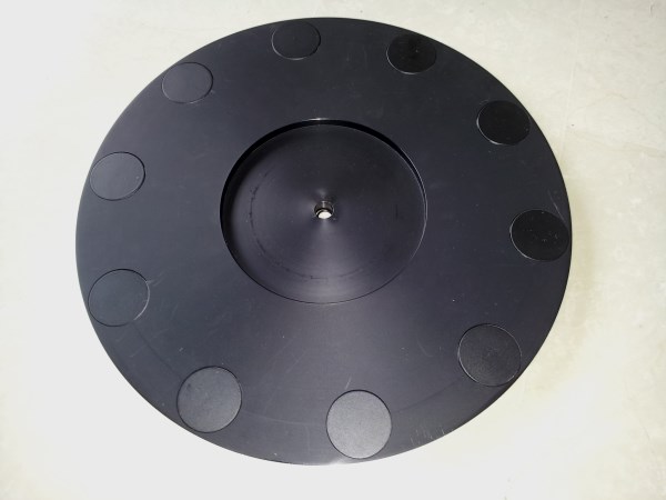 Plateau en méthacrylate massif lesté de plomb ; poids 3,6 kg.